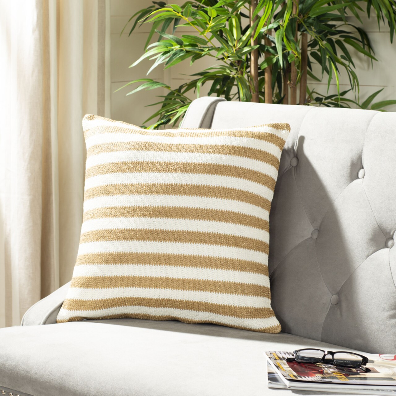 SAFAVIEH Glenna Pillow: Timeless Americana Style Home Decor Throw Soft Cushion